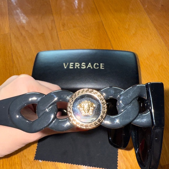 VERSACE VE4409 square Versace sunglass black with dark grey lenses - Picture 5 of 8
